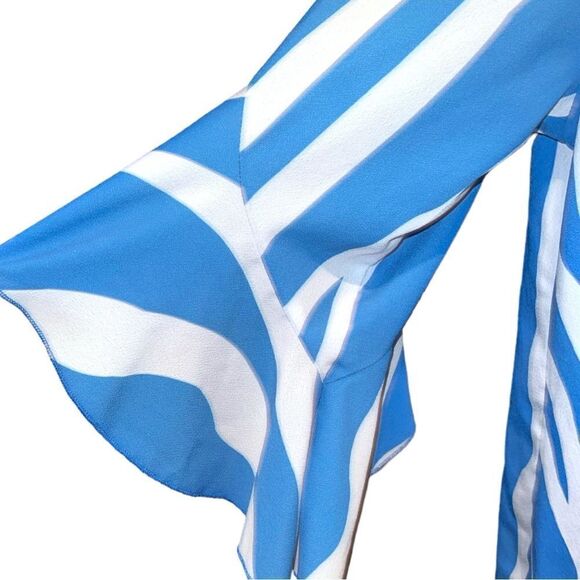 Blue and white wavy striped lightweight blouse! - Picture 6 of 9